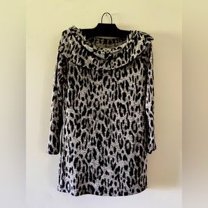 Chicos’s size 0 snow leopard tunic
